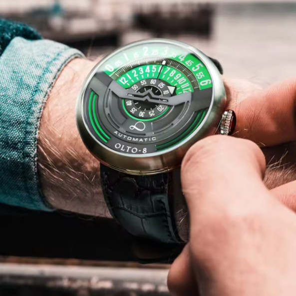 OLTO-8 Montre Automatique Hommes Édition Limitée Montres Mécaniques Montre de Sport de Luxe 46mm en Acier Inoxydable Horloges Lumineuses 2023. Inspirée des tableaux de bord des voitures de course et de l’esthétique du futur.