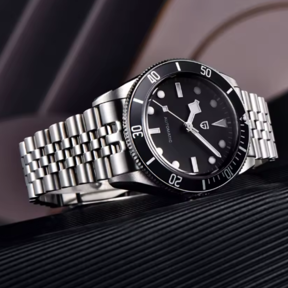 PAGANI DESIGN BB58 Jubilé Bracelet de Luxe Montre Automatique Hommes NH35 Affaires Mécanique Étanche 100M. L’ élégance rencontre l’ aventure dans cette montre en acier inoxydable au design professionnel de type plongeur.