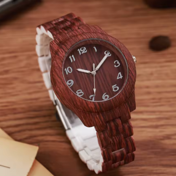 Montre à Quartz Motif en Bois pour Femme. Conçue par les amateurs de design organique, cette montre en bois rouge combine fonctionnalité et esthétique artisanale qui la rend vraiment spéciale.