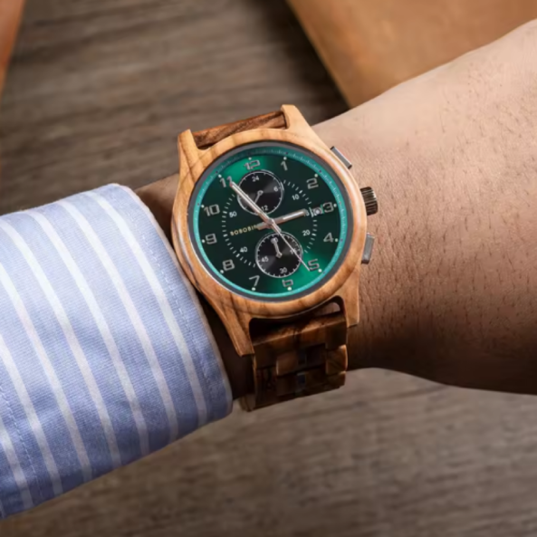 Montre-Bracelet BOBO BIRD en Bois pour Homme. Une montre qui se distingue par son équilibre entre l’élégance organic du bois et la vitalité de la couleur verte.