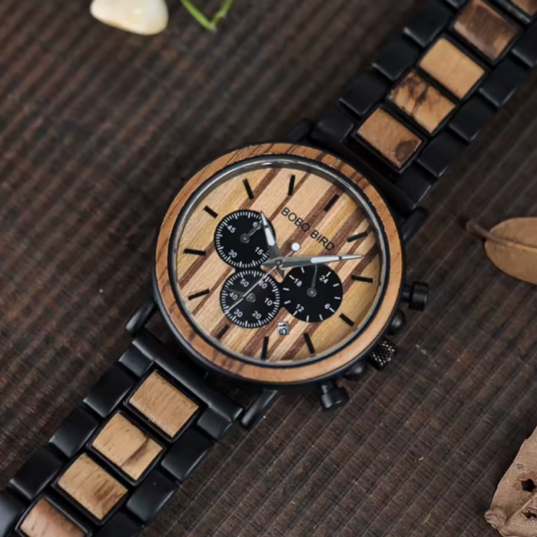 Montre BOBO BIRD en Bois 3 Yeux pour Homme. Inspirée en la force de la nature et le rythme de la vie moderne, cette montre artisanale combine le bois naturel avec un design sportif. Équipe avec chronographes fonctionnelles et détails métalliques.