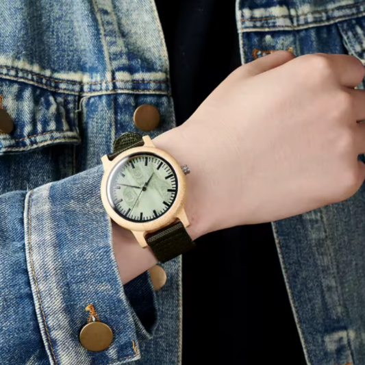 Montre BOBO BIRD en Bois Unisexe. Cette montre est la définition du style décontracté et durable. Son design simple et léger se marie parfaitement avec les tenues décontracté, streetwear ou vintage.
