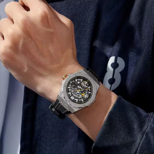 Montre Automatique Homme Welly Merck – Édition Limitée Luxe 80h. Une montre qui relève son puissant cœur mécanique avec un design ouvert, des définition en acier et des détails sportifs, ce modèle est parfait pour ceux qui vivent à la limite.