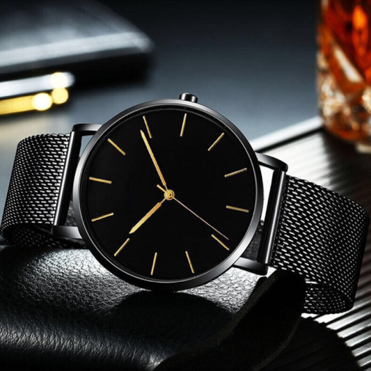 Montre Ultra Mince Homme en Acier Inoxydable. Un design épuré et moderne qui combine une esthétique sobre avec des détails luxueux.